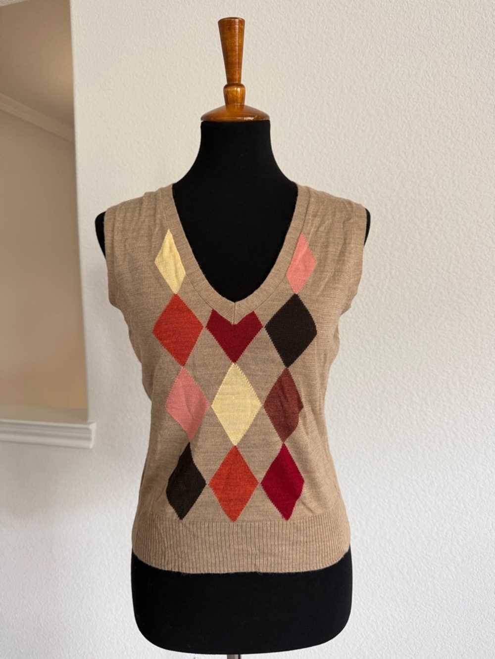 Argyle V-Neck Sweater Vest in Beige with Red & Pink Diamonds